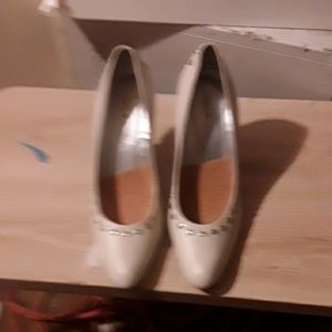 Penny loves Kenny white studded wedge high heel